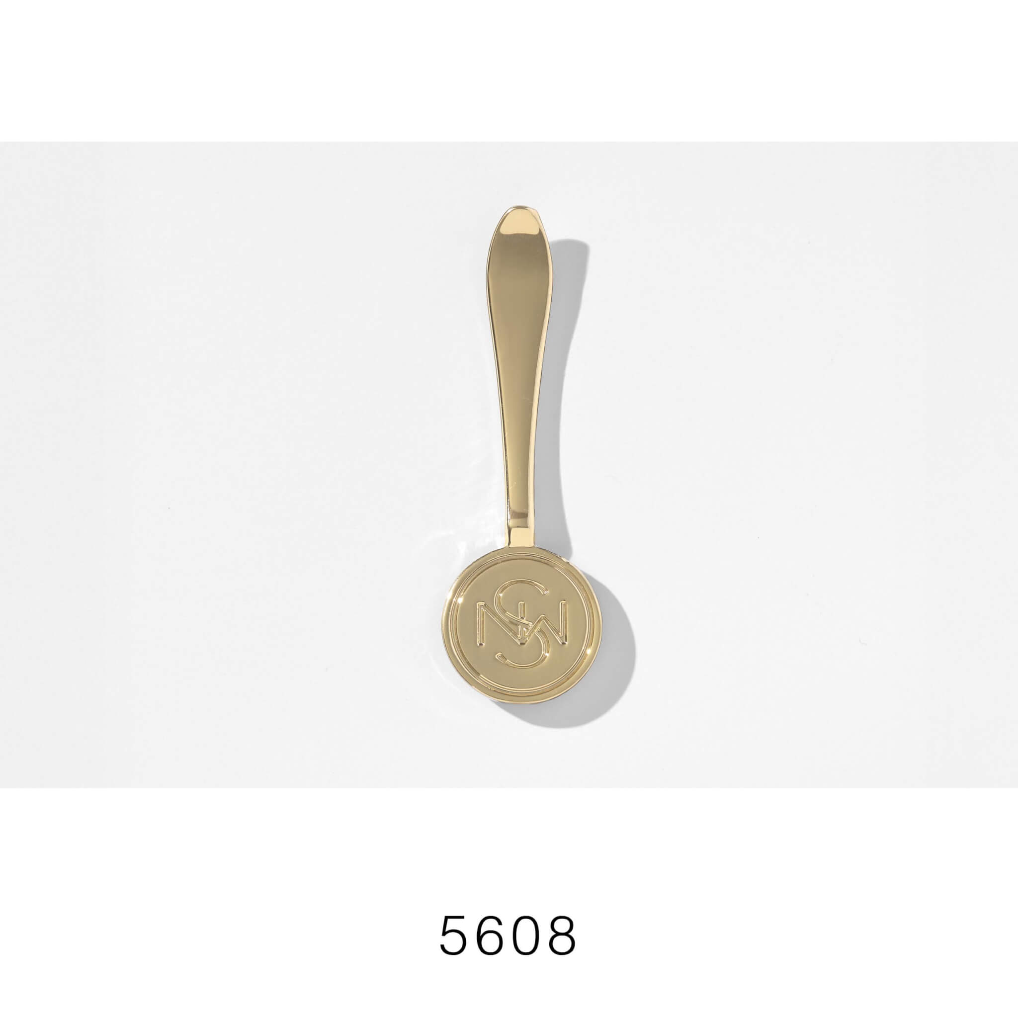 5608
